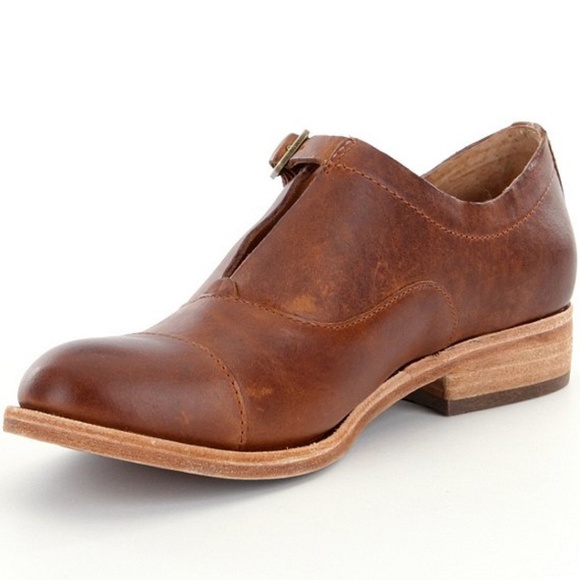 Leather Shoe - Picture 2 of 5